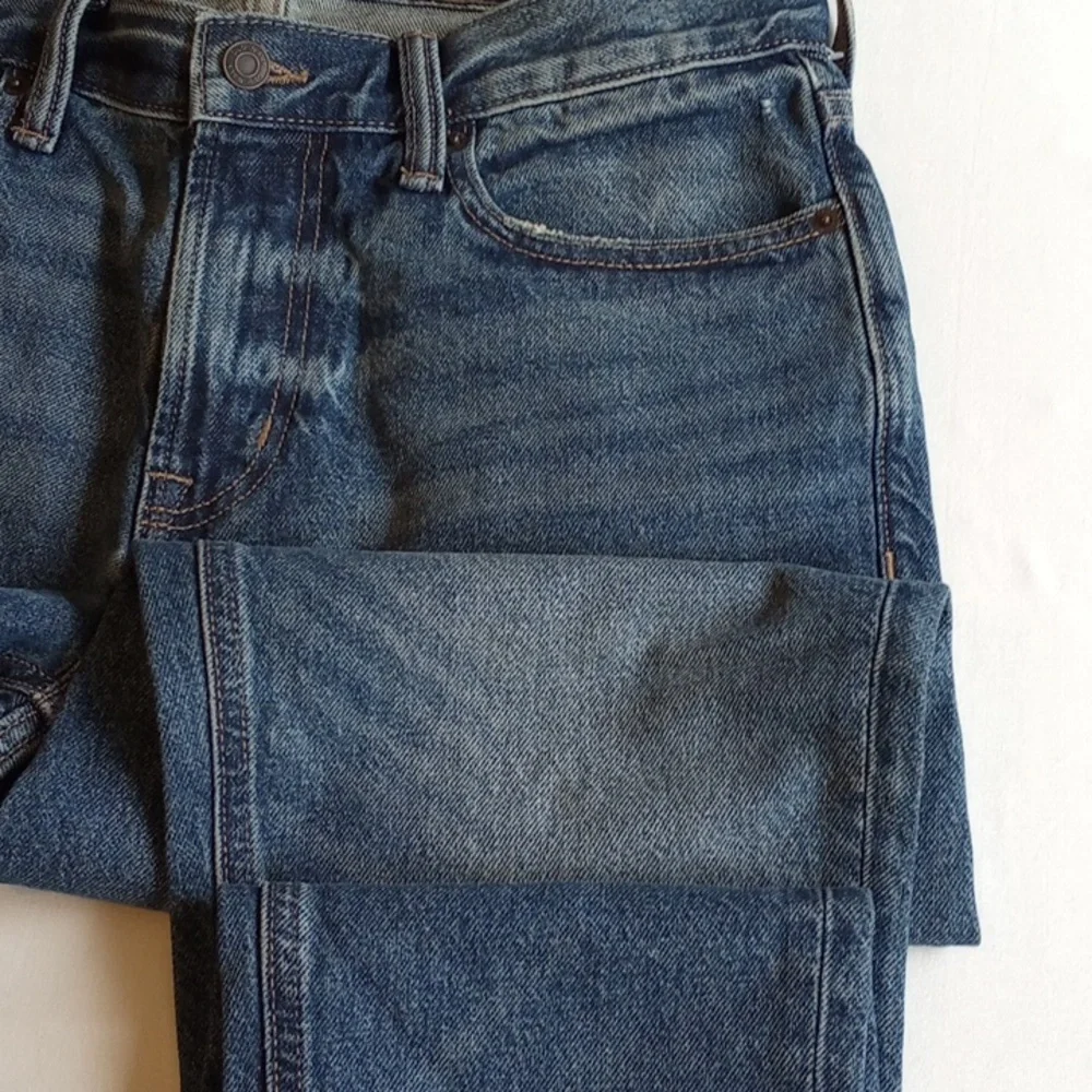 NWT Old Navy Straight Taper Jeans 32x34 33x34 Mid Rise Destroyed Medium Wash - Picture 5 of 11